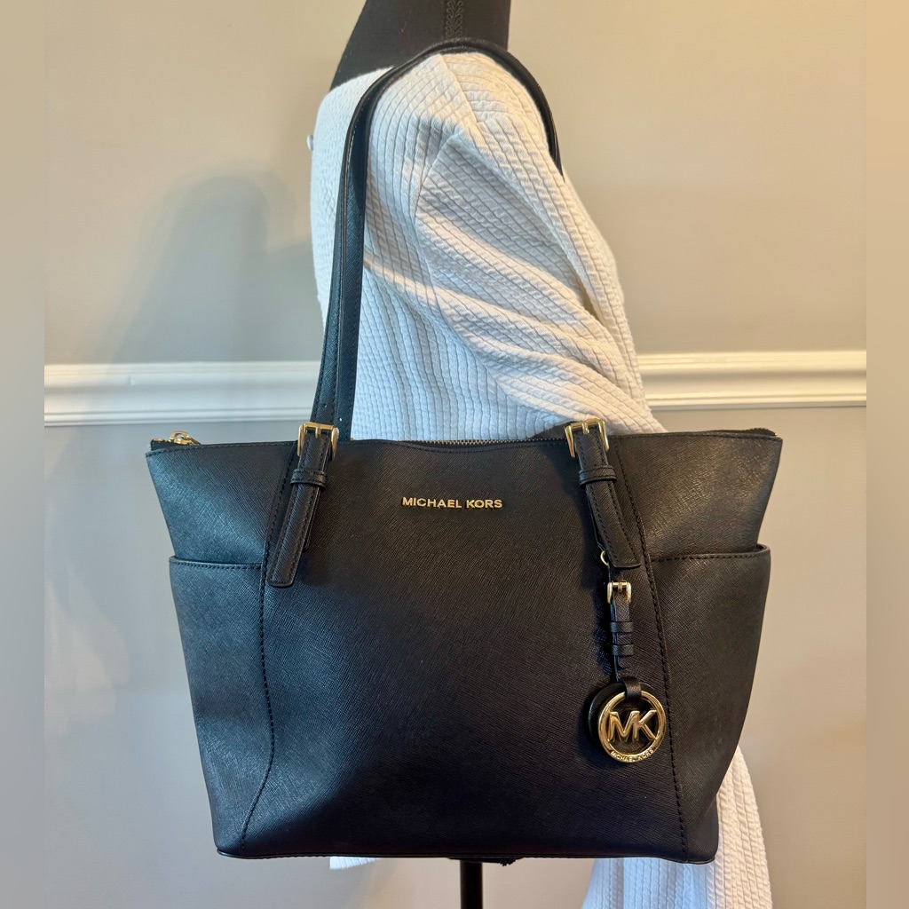 Michael Kors Charlotte Large Saffiano Leather Top-Zip Tote Bag In Black